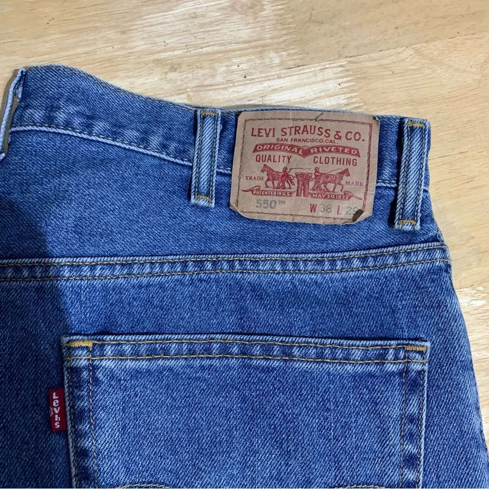 LEVI’S 550 TM Relaxed Fit Medium Wash Tapered Leg‎ Jeans Men’s 38X29 A-9